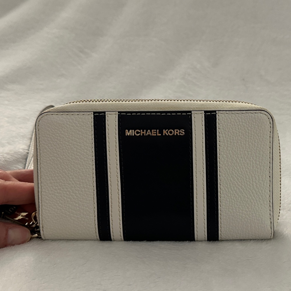 Michael Kors Cream and Navy phone wallet